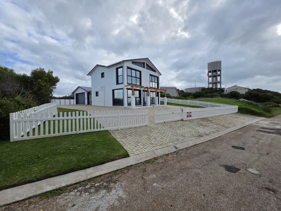 4 Bedroom Property for Sale in Paradise Beach Eastern Cape